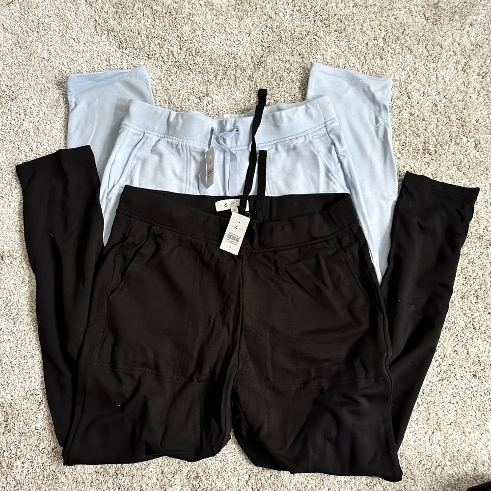 Lou & Grey signature soft sweatpants light blue only